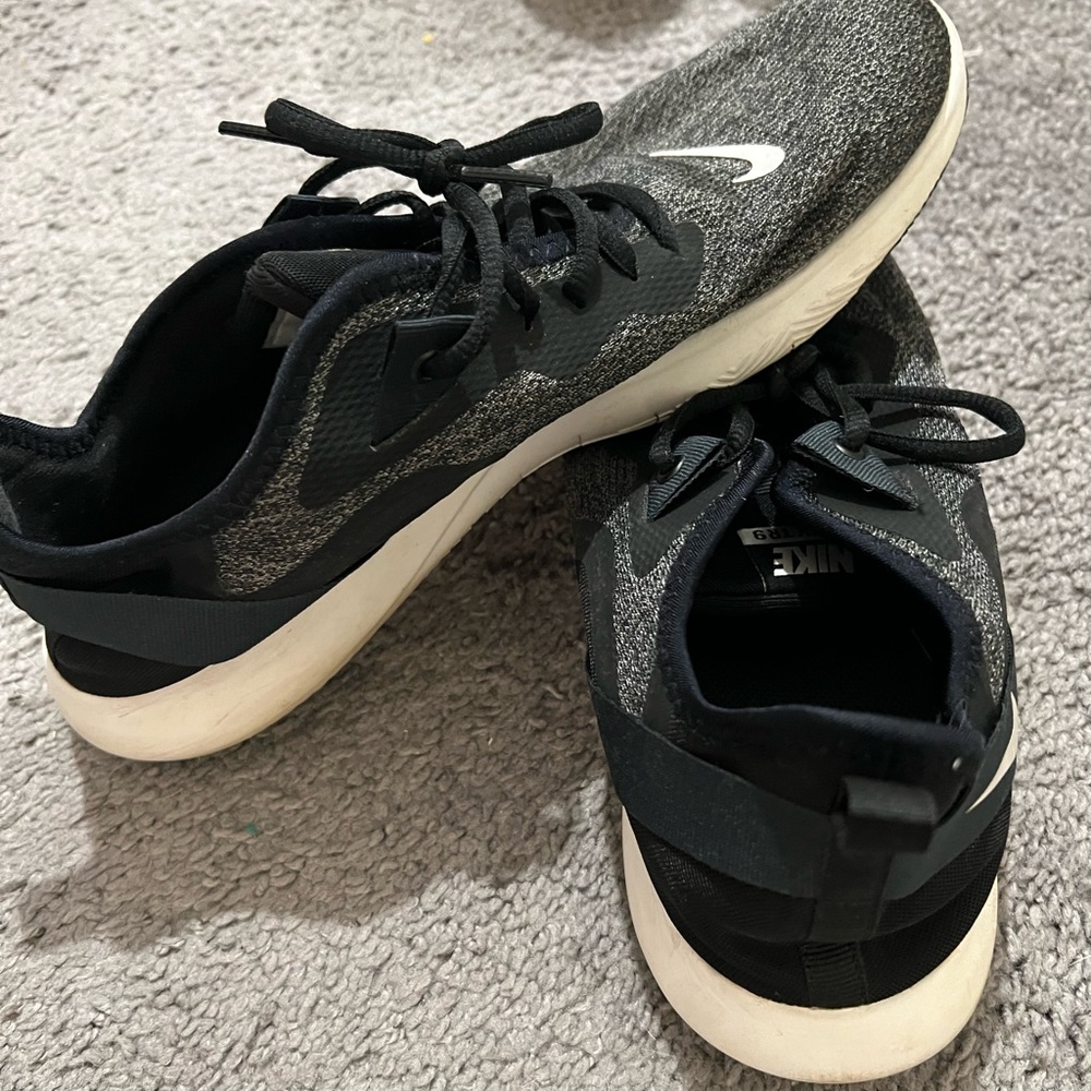 Nike Flex TR9s in size 11.